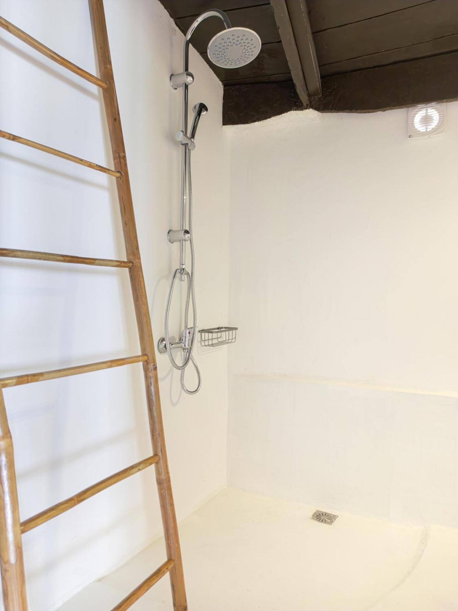 이알리소스 Windmill Renovated 2025 빌라 외부 사진